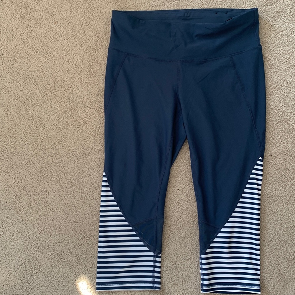 Like new condition! Size L- capri length legging